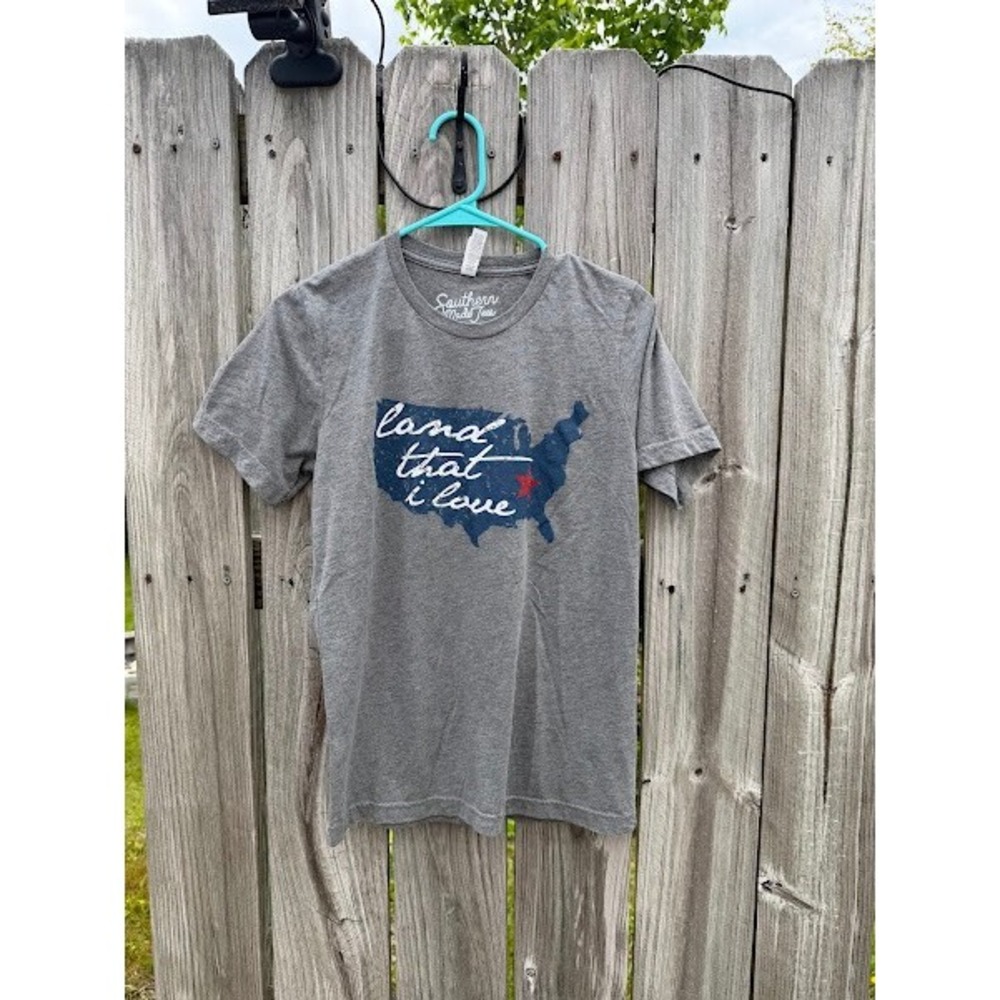 Southern Made Tees Land That I Love USA Graphic T-Shirt‎ Gray Womens Small